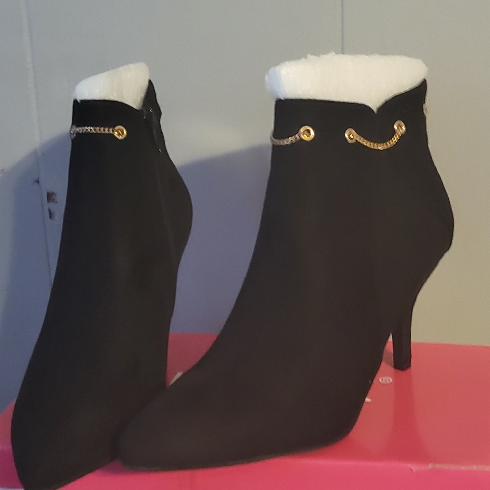 Allegra K black heeled boot size 6